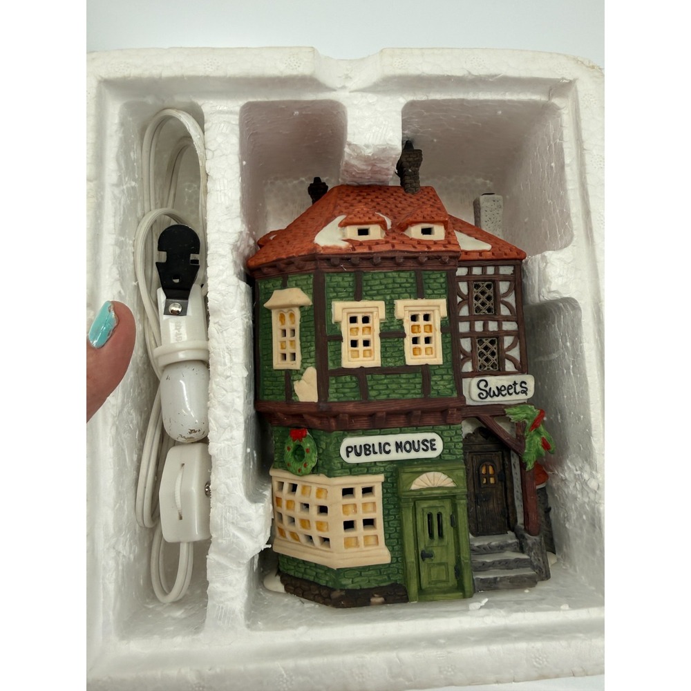 Department 56 Heritage Village Dickens Village Public House #5904-8 LE 4643
